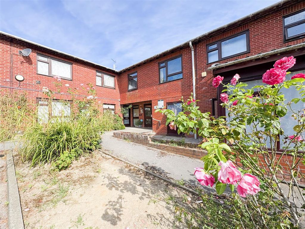 Property photo 1 of 17