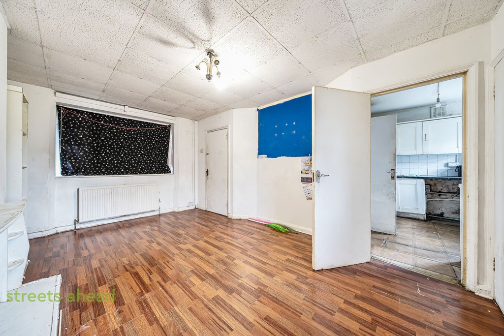 Property photo 3 of 12 Ac1Ff681-c7Eb-4c1...
