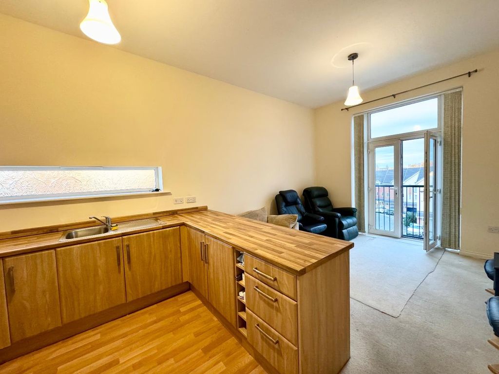 Property photo 3 of 9 Ktichen/Lounge