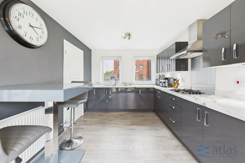 Property photo 2 of 24 Kitchen