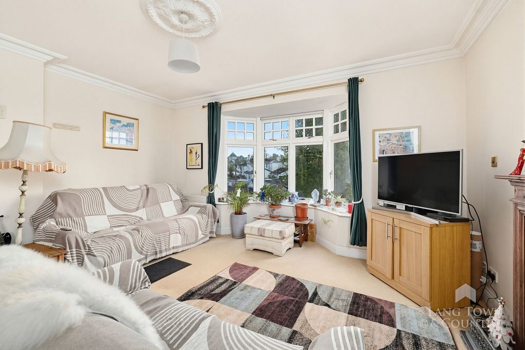 Property photo 3 of 24