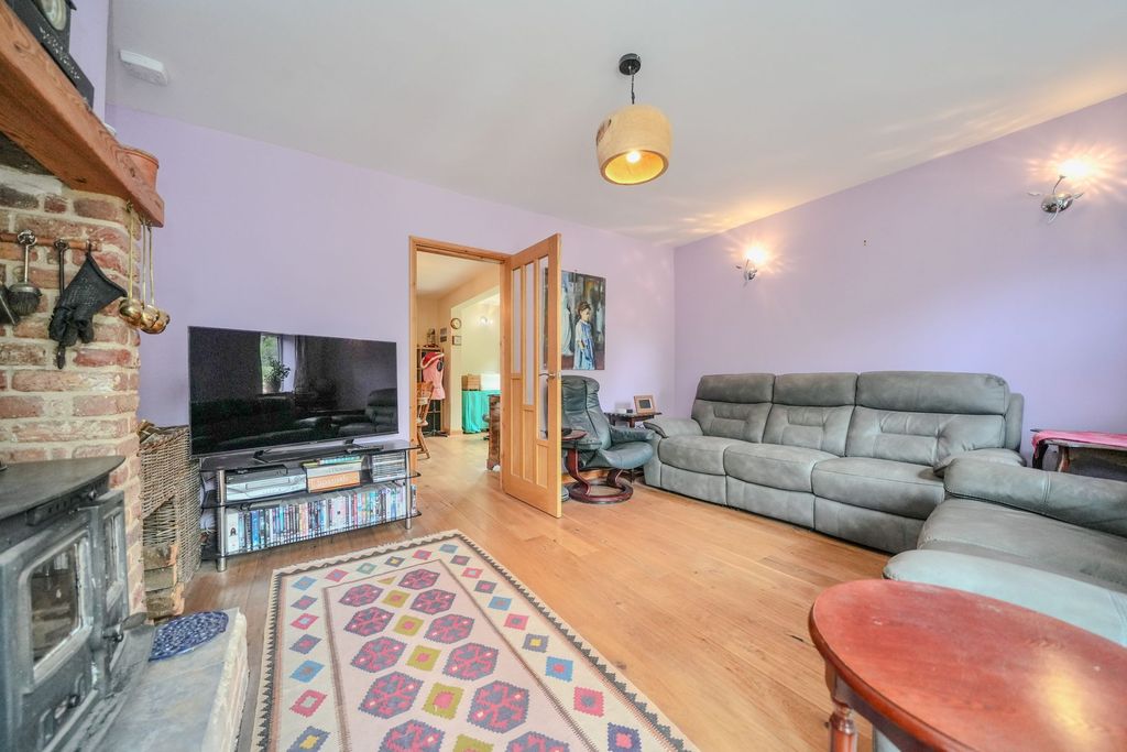 Property photo 3 of 33