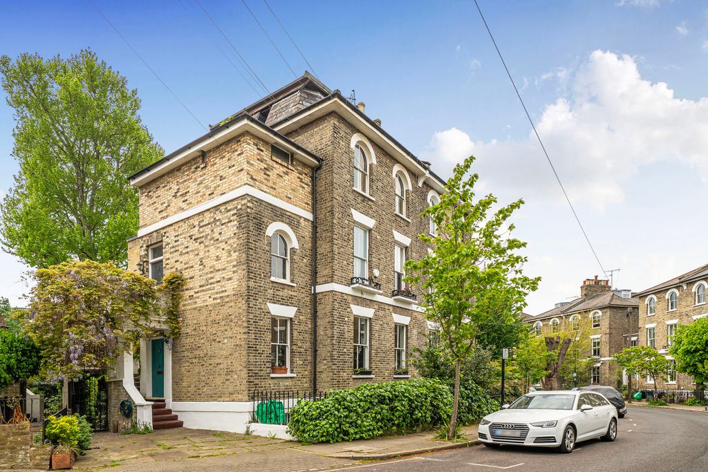 Property photo 1 of 23