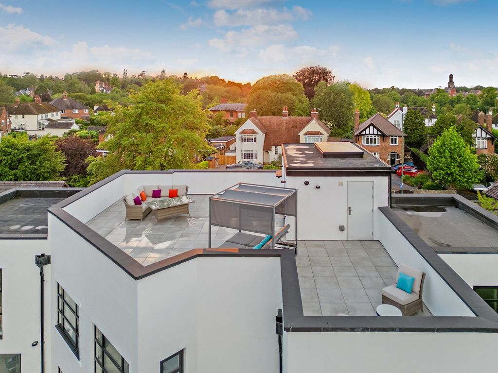 Property photo 2 of 32 Roof Terrace