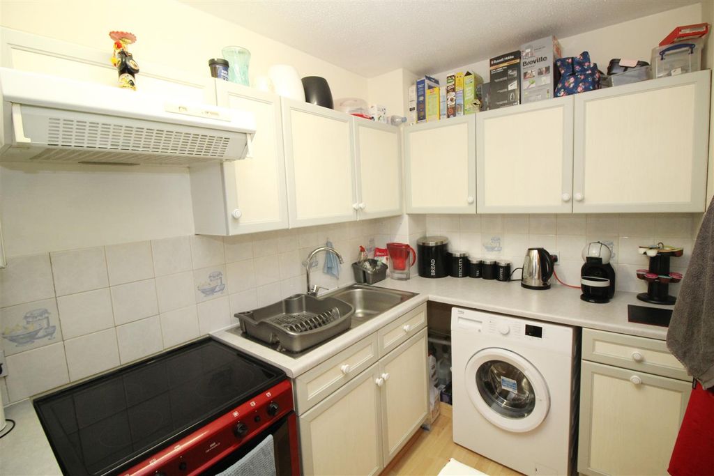 Property photo 3 of 7 Kitchen.Jpg