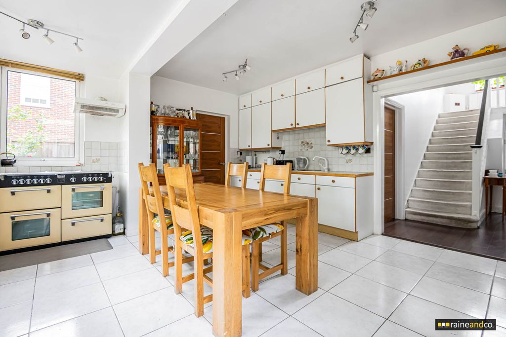 Additional image 7 of 5 bed detached house for saleMymms Drive, Brookmans Park, Hatfield AL9