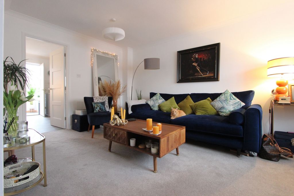 Property photo 3 of 11 Photo 12