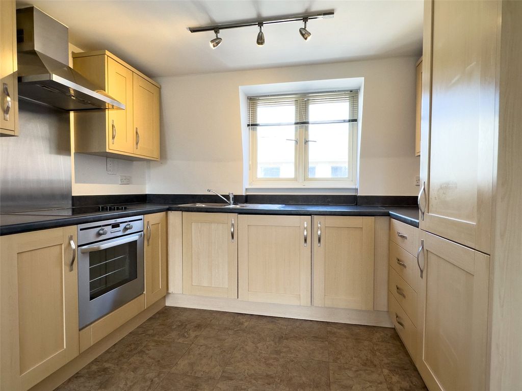 Property photo 2 of 9 Kitchen