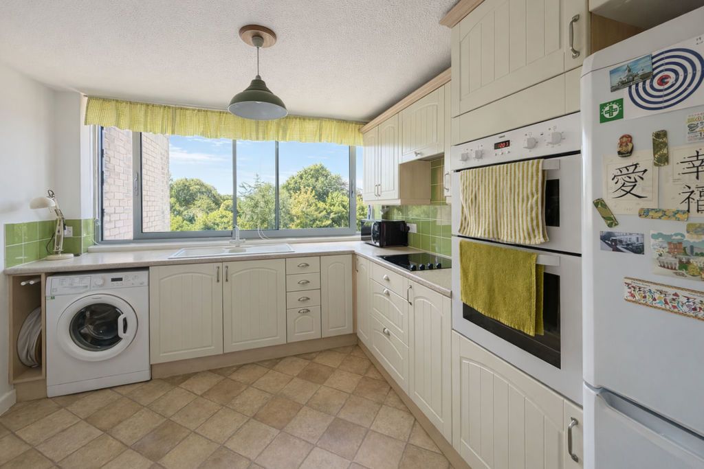 Property photo 2 of 10 Kitchen