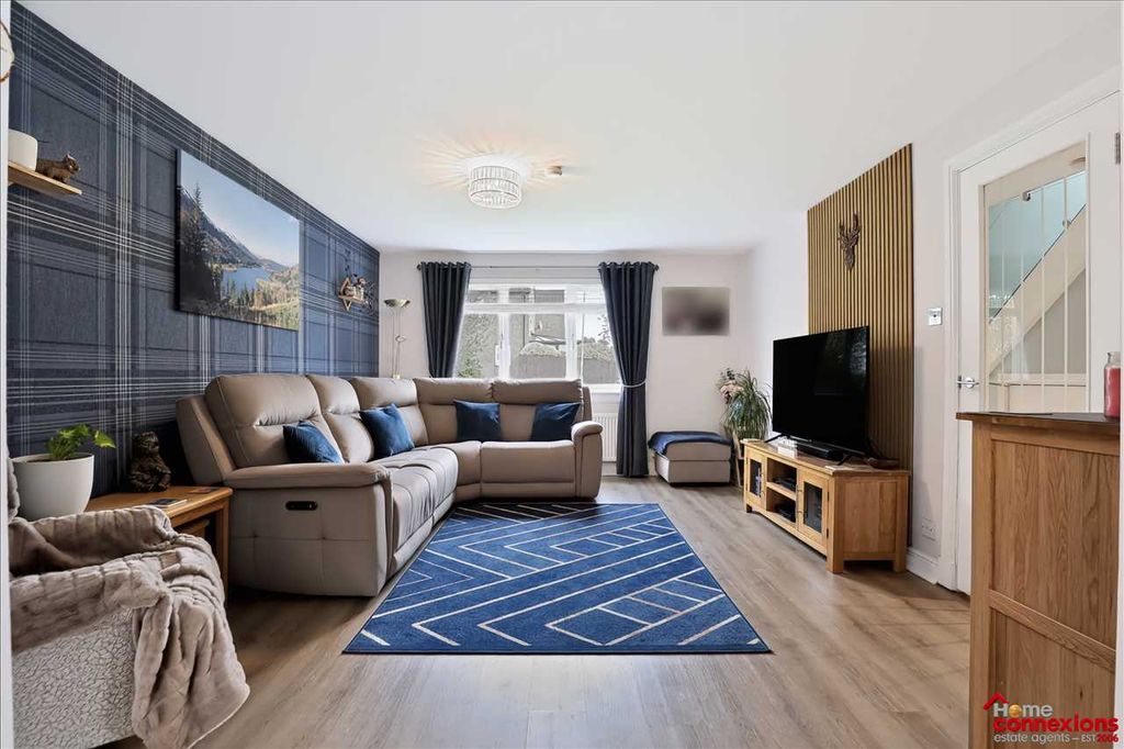 Property photo 2 of 29 Lounge (1)