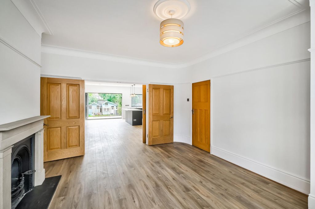 Property photo 2 of 21