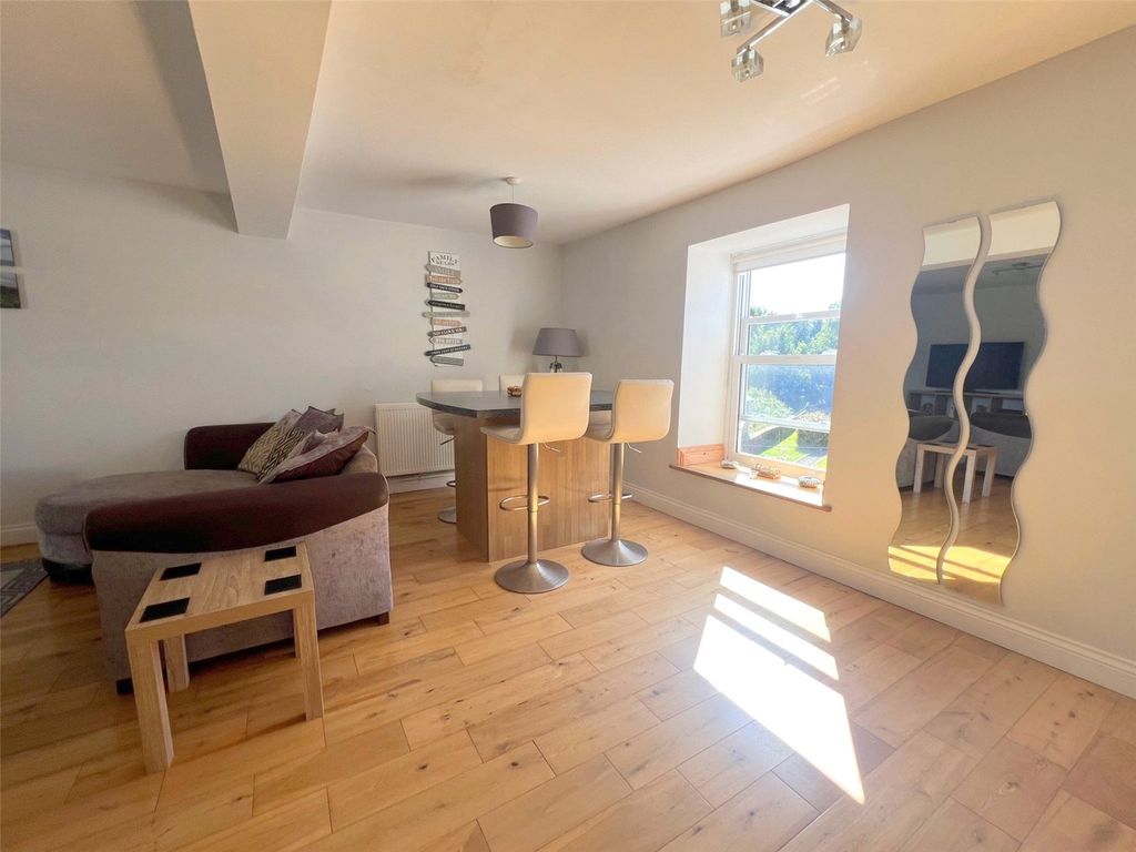 Property photo 2 of 13 Picture No. 05