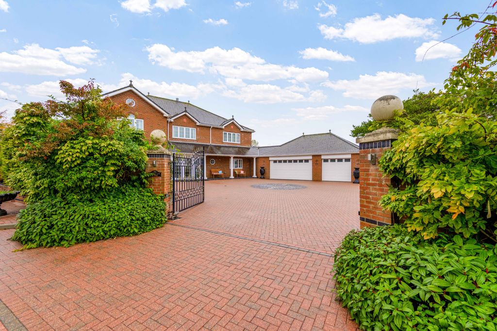 Property photo 1 of 54