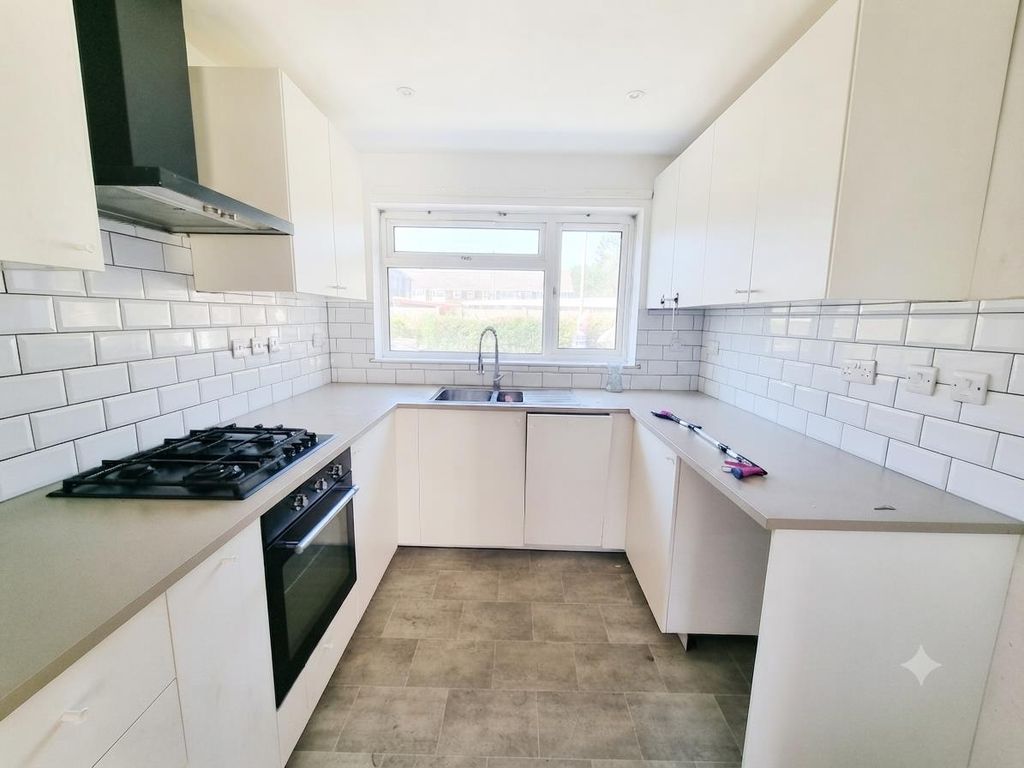 Property photo 2 of 10 Kitchen