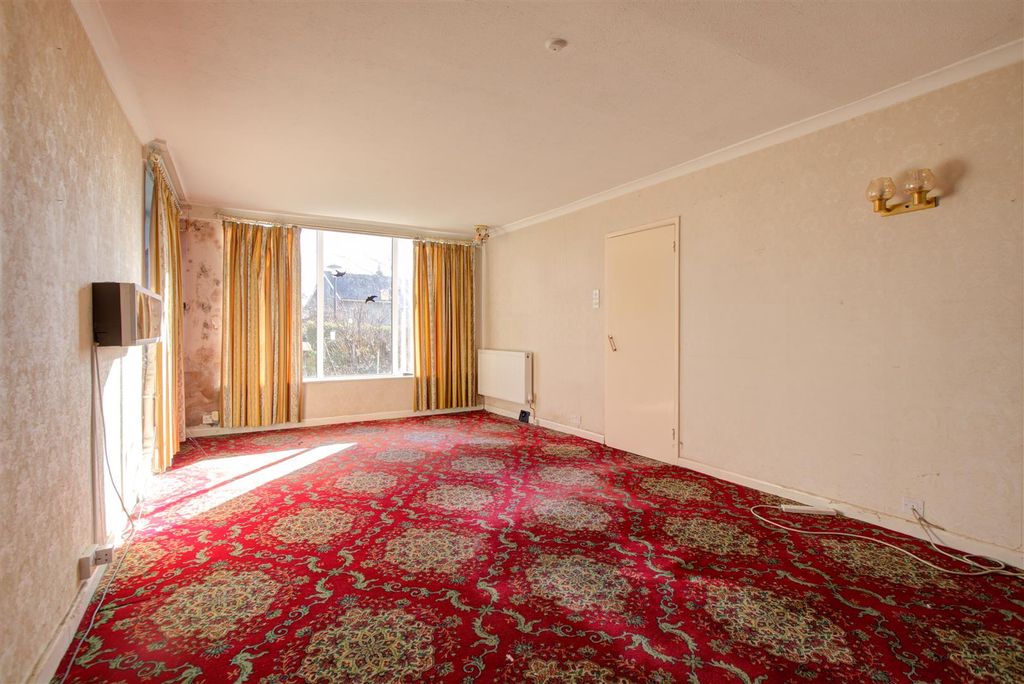 Property photo 3 of 34