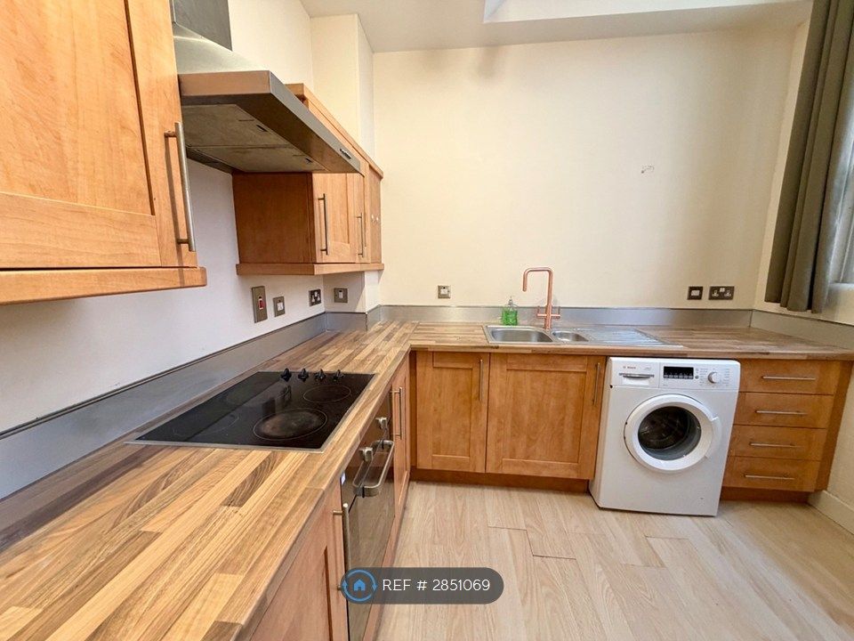 Property photo 3 of 10 Kitchen Space