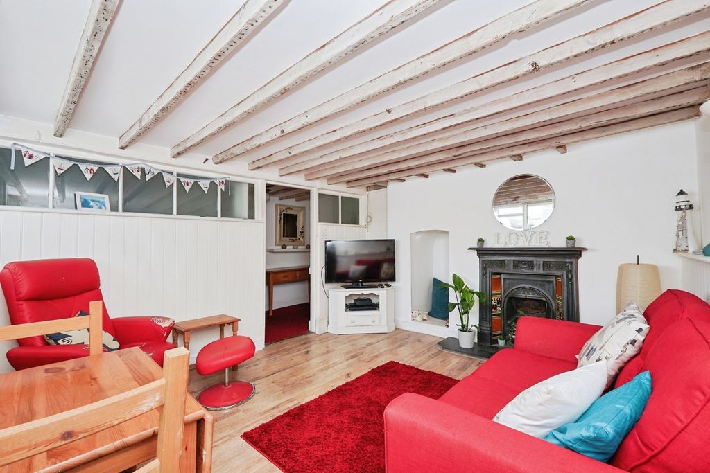 Property photo 3 of 19 Pbox-Img.Jpg