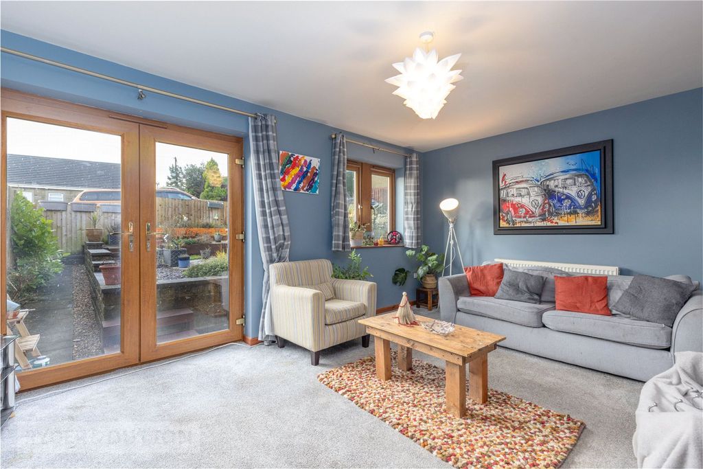 Property photo 3 of 17 Living Room