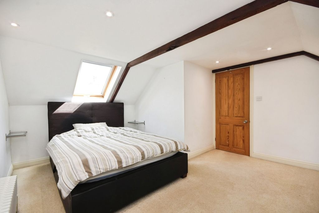 Property photo 3 of 17 Bedroom