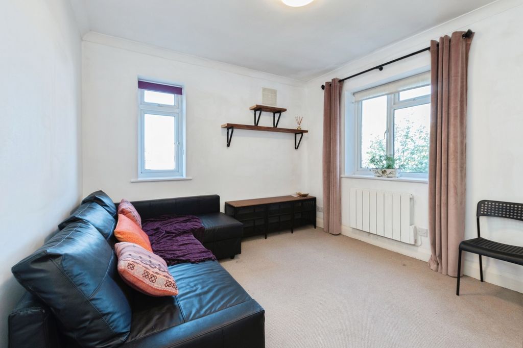 Property photo 2 of 12 Pbox-Img.Jpg