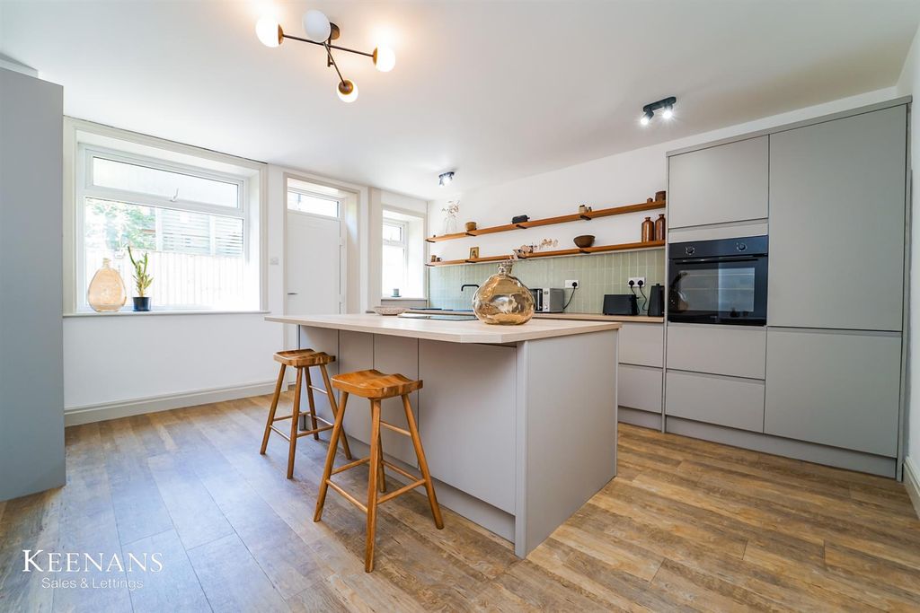 Property photo 3 of 28 2.Jpg