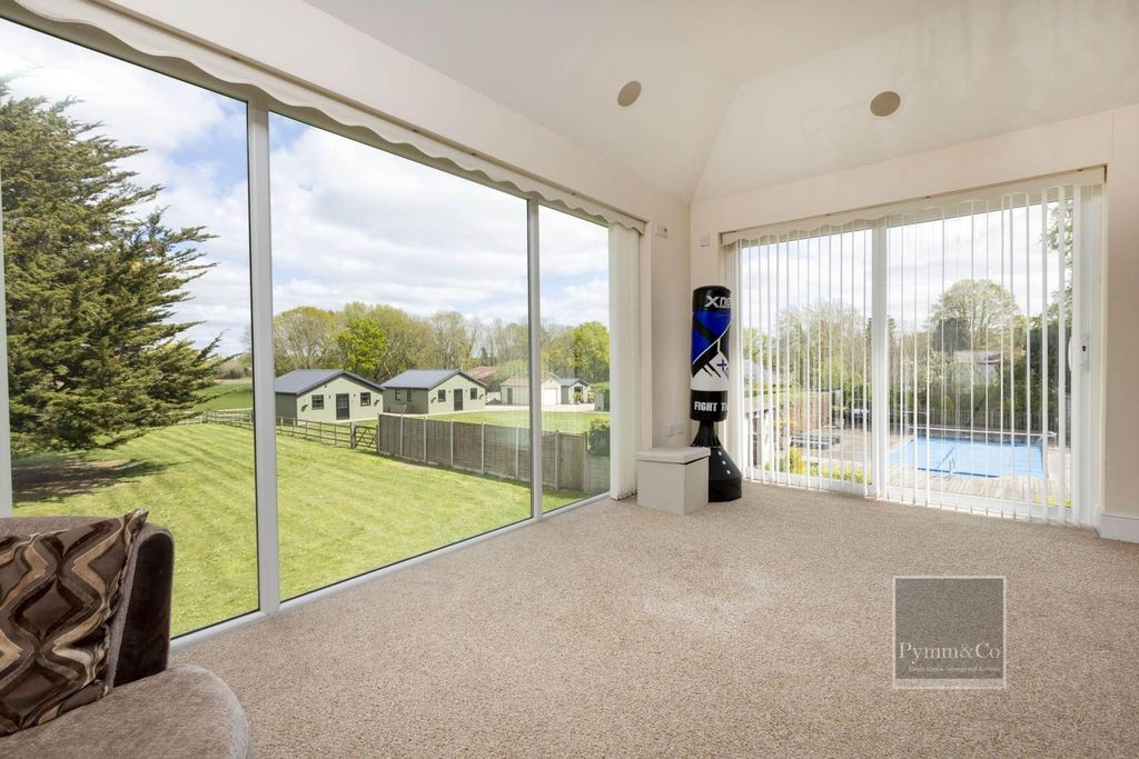 Property photo 3 of 27