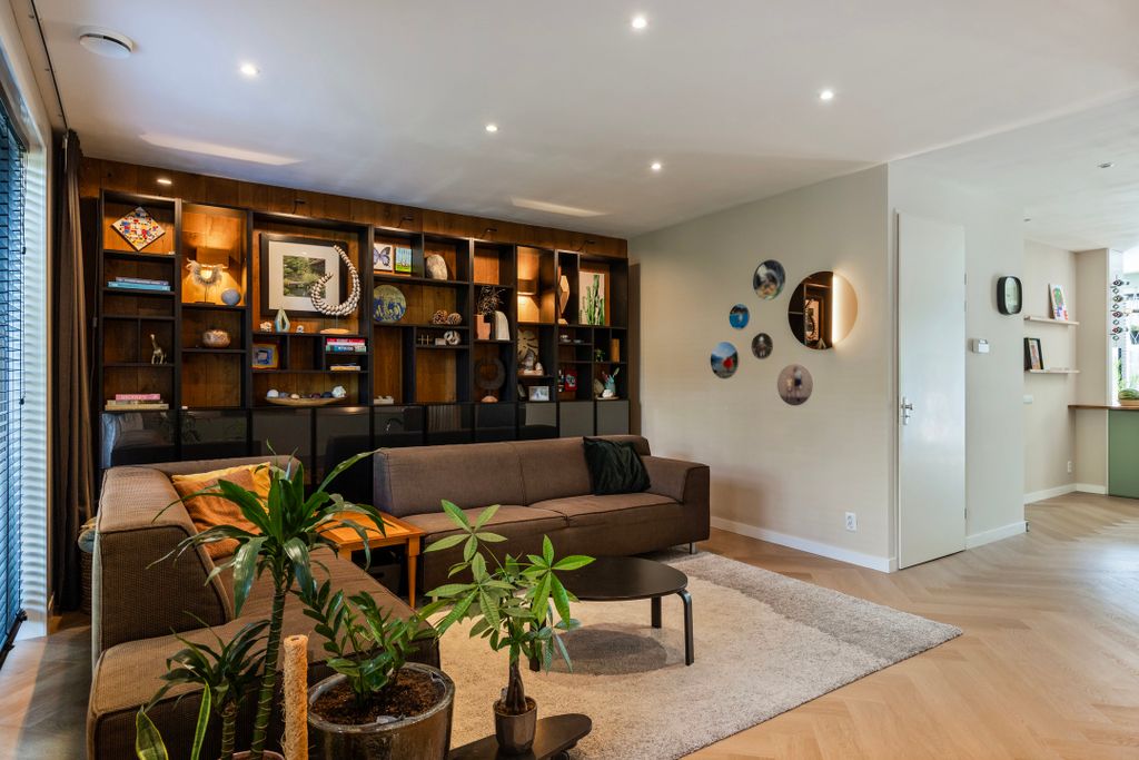 Property photo 2 of 43