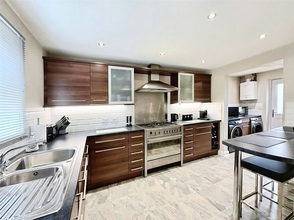 Property photo 2 of 18 Kitchen
