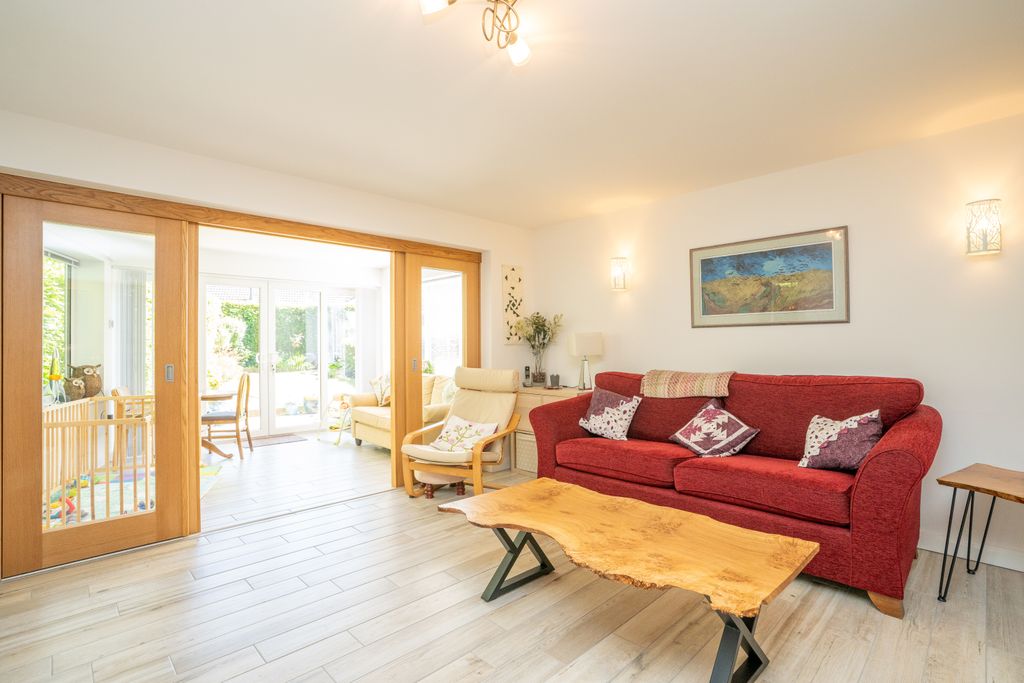 Property photo 3 of 32 Glenavon40