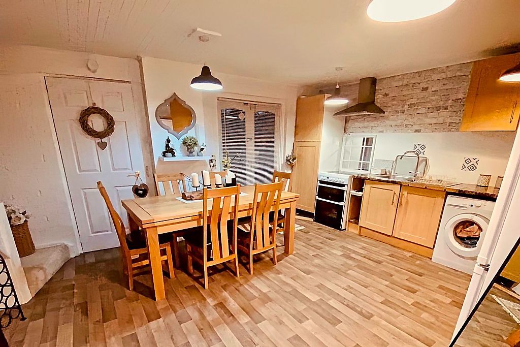 Property photo 3 of 8 Kitchen / Diner