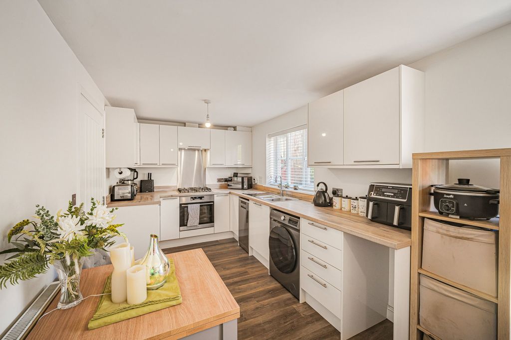 Property photo 1 of 42