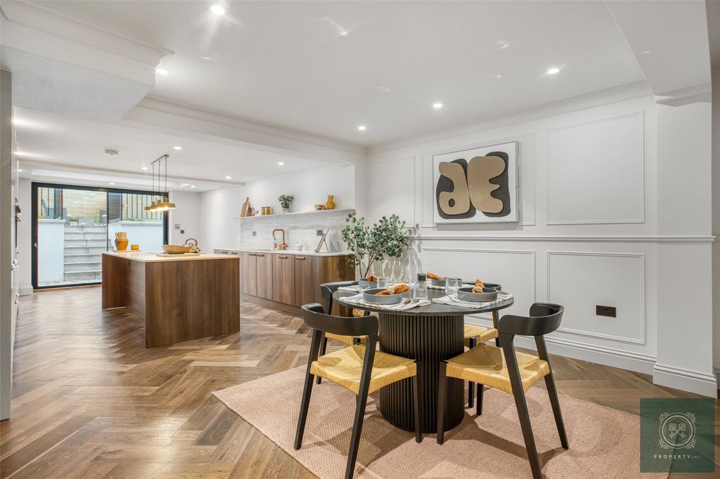 Property photo 2 of 25 Kitchen/Dining