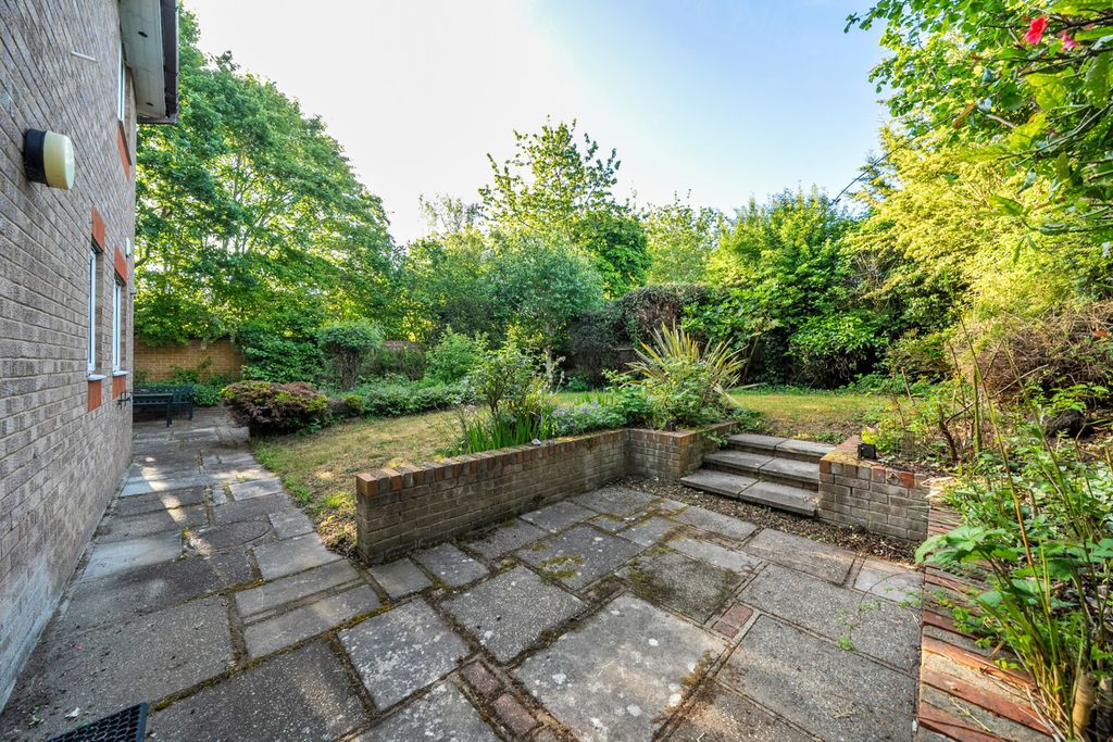 Property photo 3 of 20 1457212-18-6A02Fa...