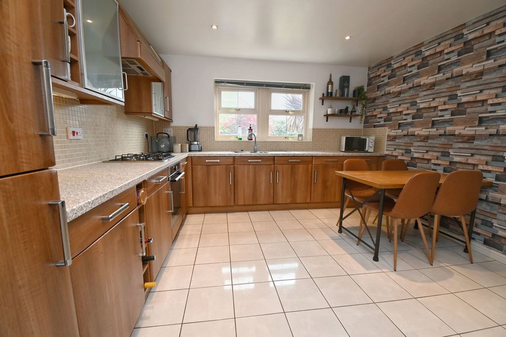 Property photo 3 of 24
