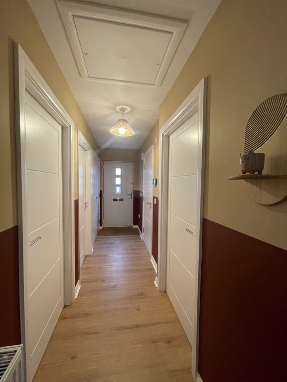 Property photo 2 of 17 Hallway