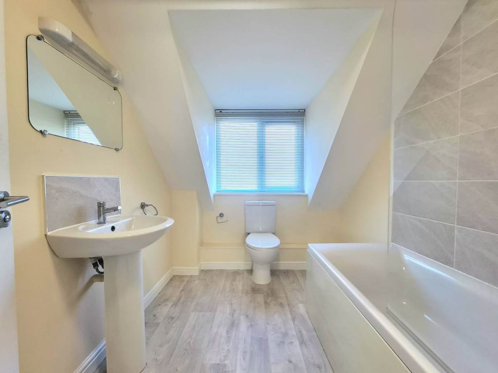 Property photo 2 of 15 Bathroom