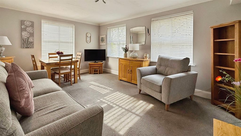 Property photo 2 of 8 20260320_152532832_Ios.Jpg