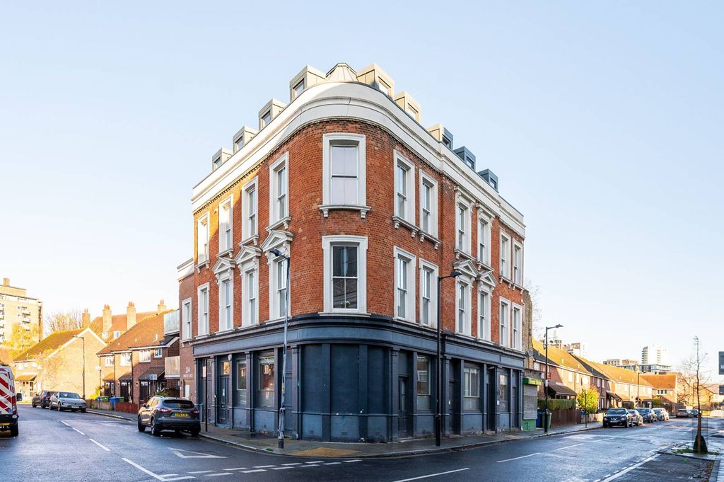 Property photo 3 of 18