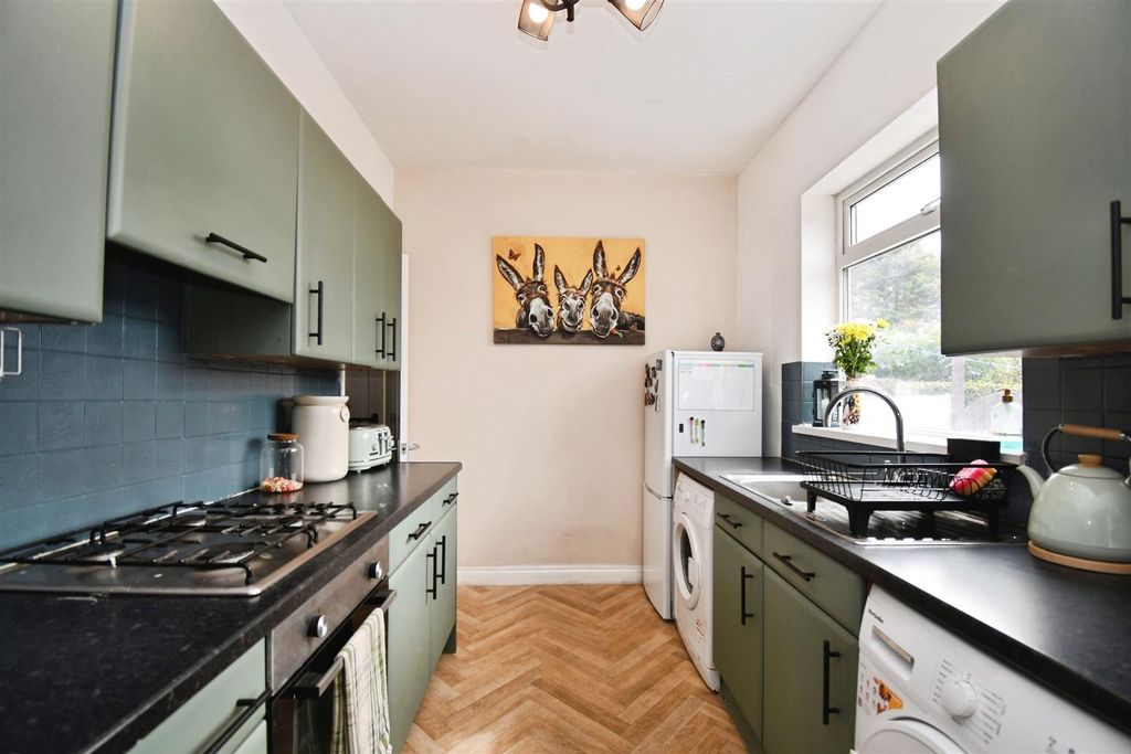 Property photo 3 of 15 Kitchen