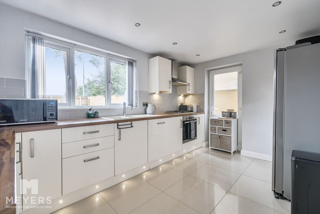 Property photo 2 of 22