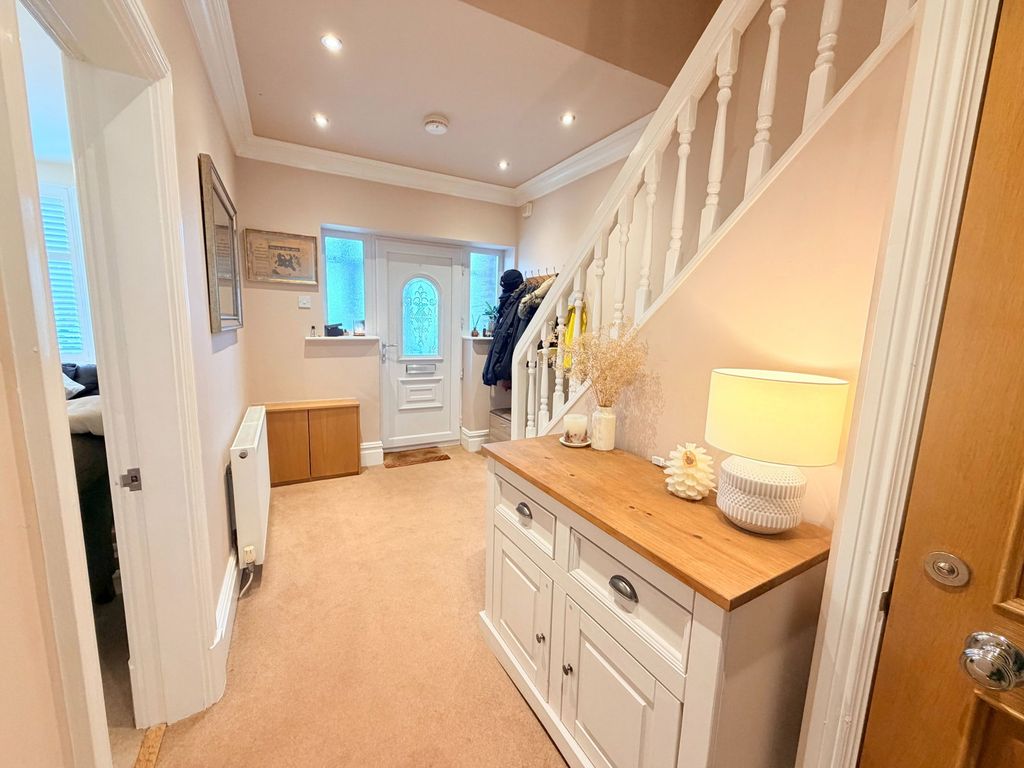 Property photo 3 of 27