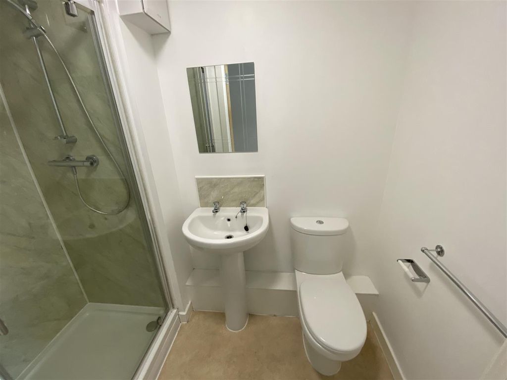 Property photo 2 of 6 Bathroom