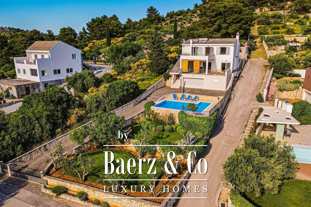 Property photo 1 of 35