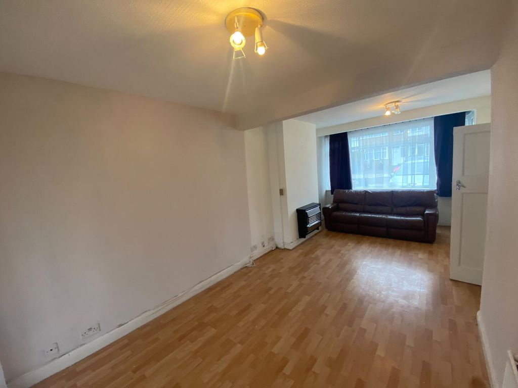 Property photo 3 of 20 Living Room