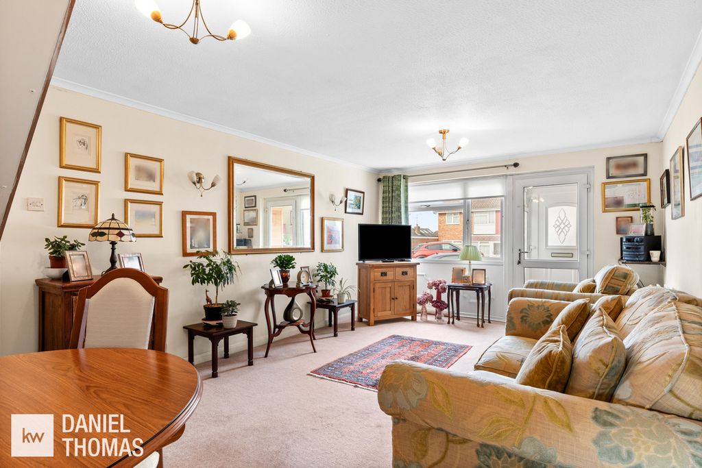 Property photo 2 of 20