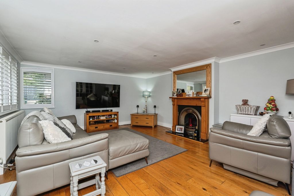 Property photo 2 of 17 Pbox-Img.Jpg