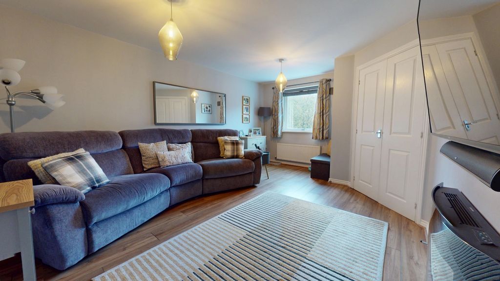 Property photo 3 of 19 4568815