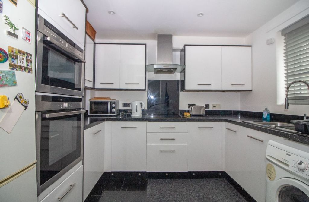 Property photo 2 of 22