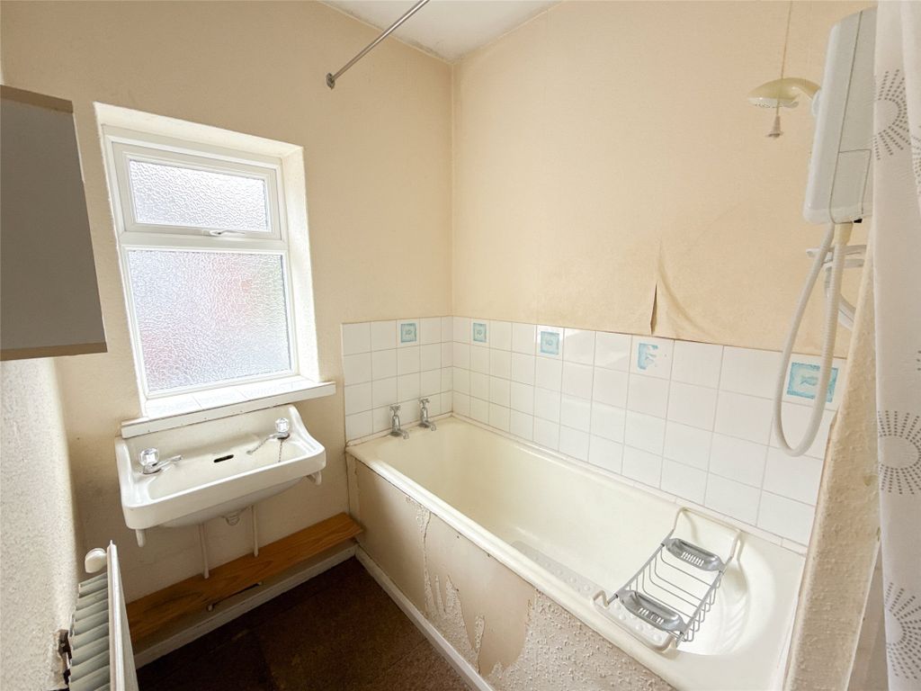 Property photo 3 of 25 Bathroom