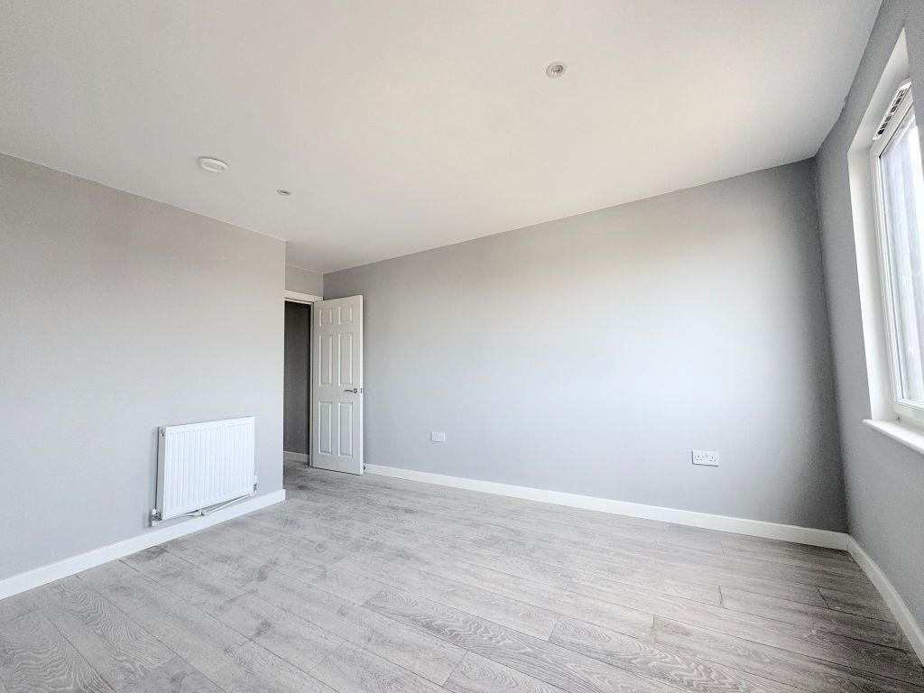 Property photo 1 of 3 Bedroom